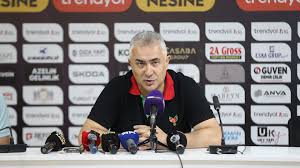 "Amedspor" baş məşqçisi ilə yollarını ayırıb